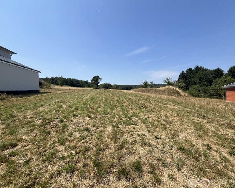 Terrain constructible d'environ 1980 m2 dans un cadre exceptionnel  - Img 6711
